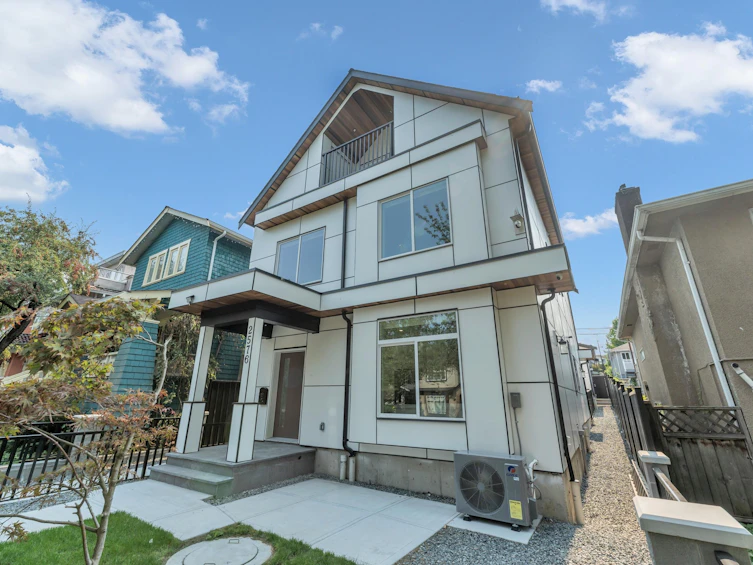2576 E 28th Avenue, Vancouver, BC, V5R 1R6 - 28