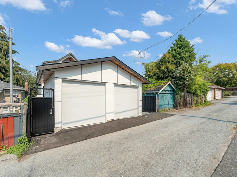 2576 E 28th Avenue, Vancouver, BC, V5R 1R6 - 30