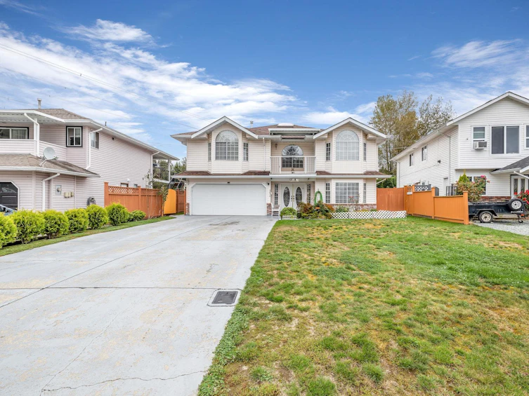 3674 Newcastle Drive, Abbotsford, BC, V2T 5M6 - 2
