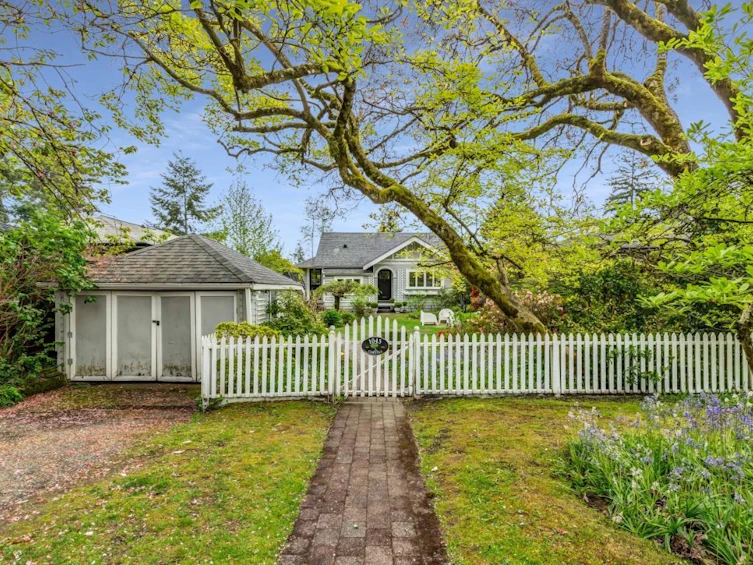 1045 Cortell Street, North Vancouver, BC, V7P 2A2 - 5