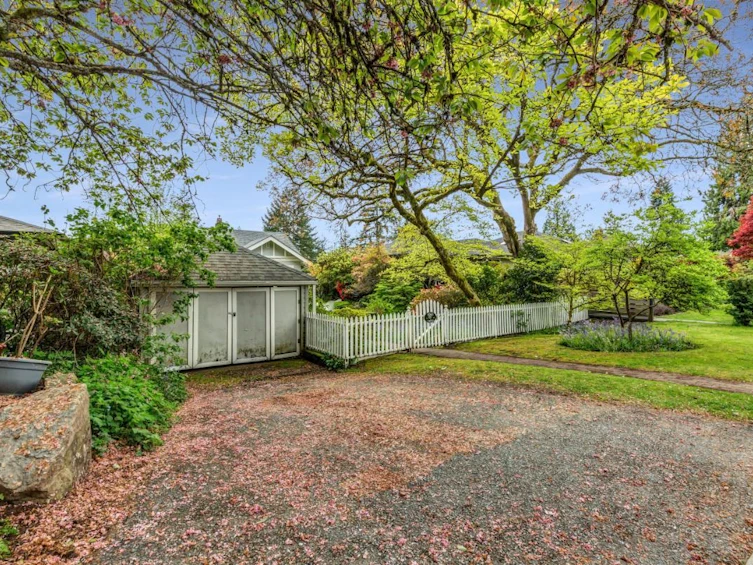 1045 Cortell Street, North Vancouver, BC, V7P 2A2 - 7