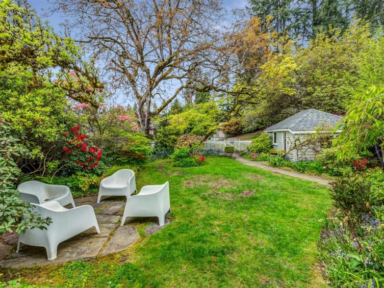 1045 Cortell Street, North Vancouver, BC, V7P 2A2 - 24