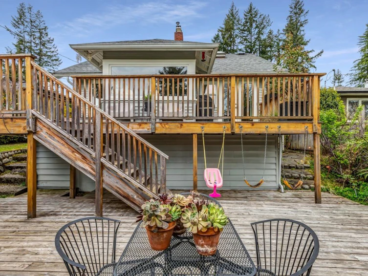1045 Cortell Street, North Vancouver, BC, V7P 2A2 - 31
