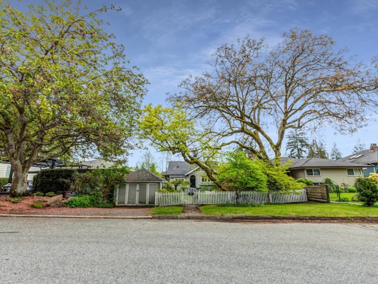 1045 Cortell Street, North Vancouver, BC, V7P 2A2 - 34