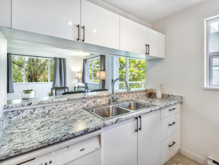 310-10533 University, Surrey, BC, V3T 5T7 - 6