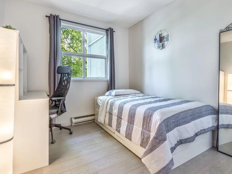 310-10533 University, Surrey, BC, V3T 5T7 - 14