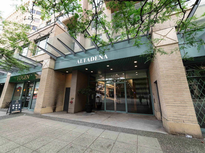802 - 1238 Burrard Street, Vancouver BC V6Z 3E1