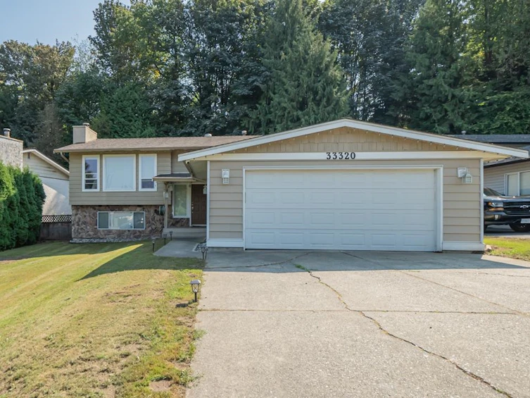 33320 Wren Crescent, Abbotsford, BC, V2S 5W1 - 2