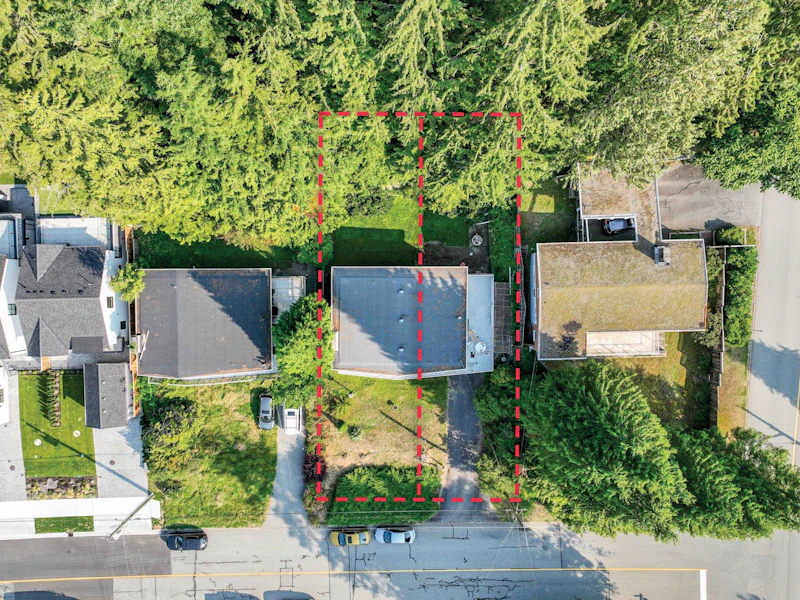 1020 Clements Avenue, North Vancouver BC V7R 2L4