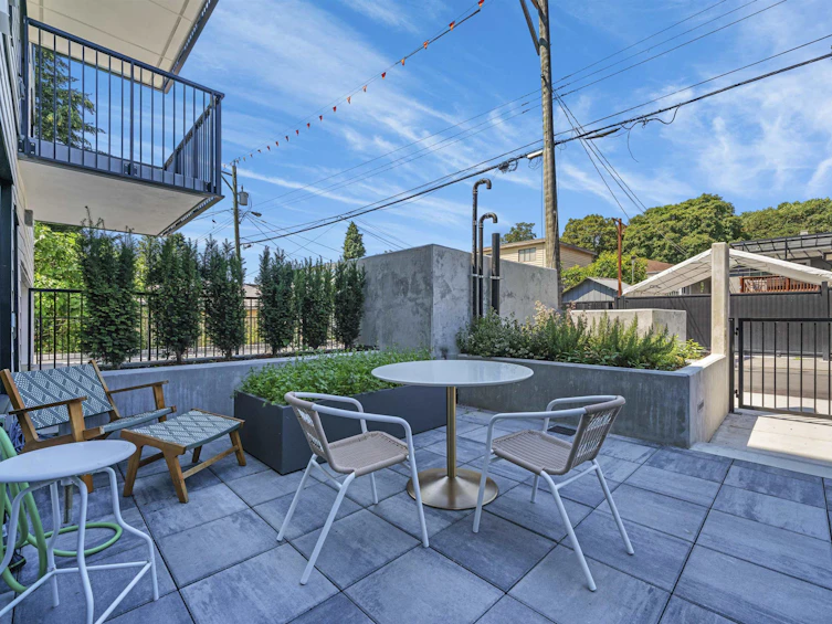 105-2235 E Broadway, Vancouver, BC, V5N 0J5