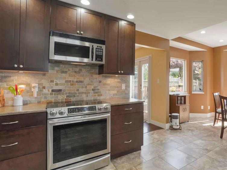 3300 Pleasant Street, Richmond, BC, V7E 2P4 - 5