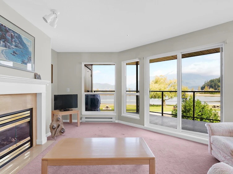 205-378 Esplanade Avenue, Harrison Hot Springs, BC, V0M 1A3 - 2