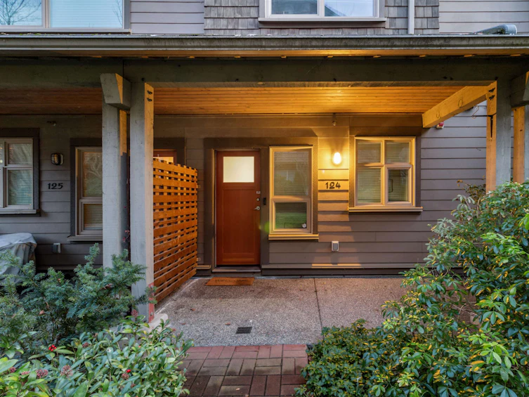 124-250 Salter Street, New Westminster, BC, V3M 0B7 - 2
