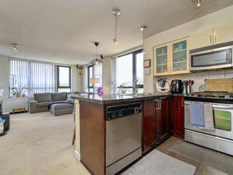 1207-1 Renaissance Square, New Westminster, BC, V3M 0B6 - 2