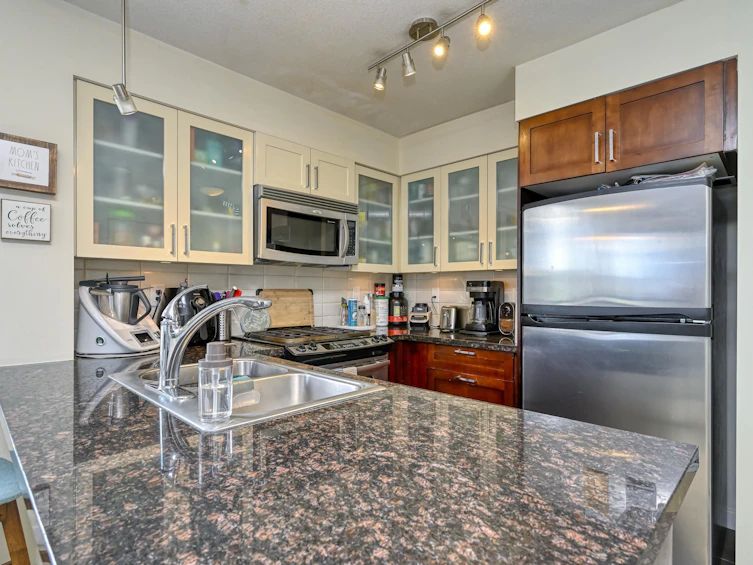 1207-1 Renaissance Square, New Westminster, BC, V3M 0B6 - 7