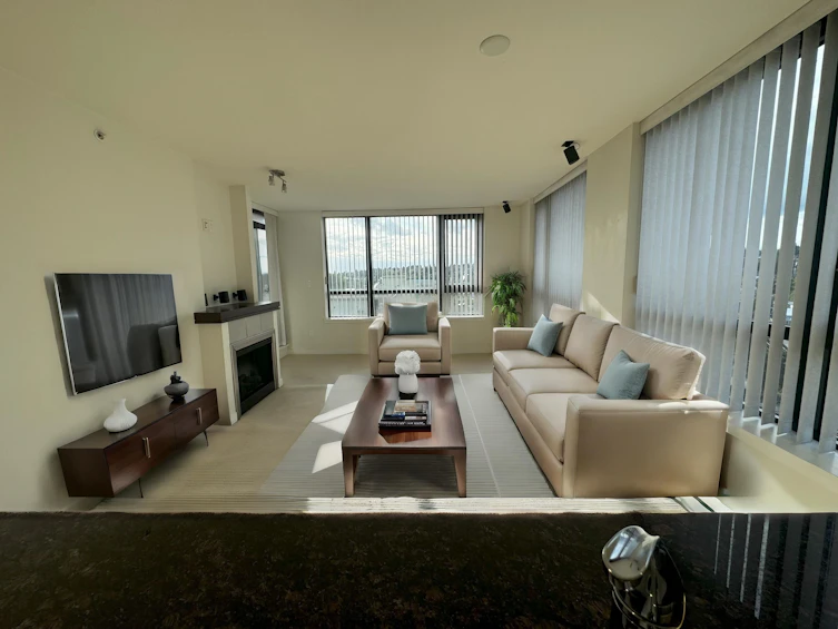 1707-1 Renaissance Square, New Westminster, BC, V3M 0B6 - 6