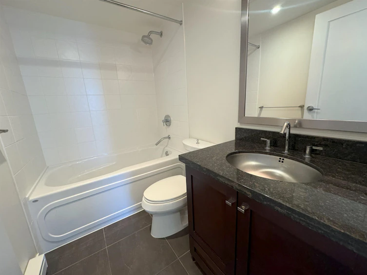 1707-1 Renaissance Square, New Westminster, BC, V3M 0B6 - 11