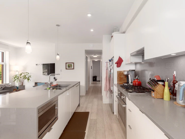 301-108 East 35th Avenue, Vancouver, BC, V5W 1A6 - 4