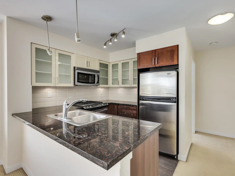 607-1 Renaissance Square, New Westminster, BC, V3M 0B6 - 3