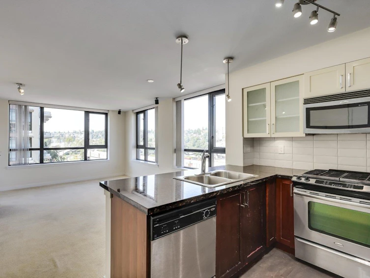 607-1 Renaissance Square, New Westminster, BC, V3M 0B6 - 4