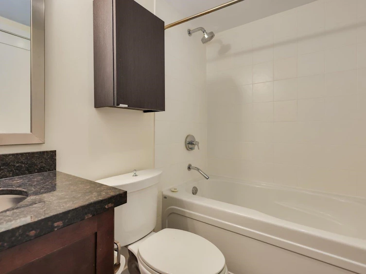 607-1 Renaissance Square, New Westminster, BC, V3M 0B6 - 15