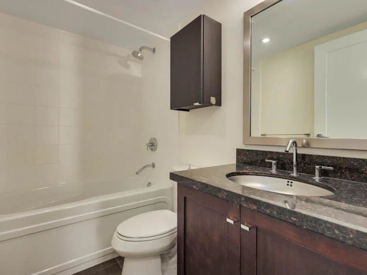 607-1 Renaissance Square, New Westminster, BC, V3M 0B6 - 17
