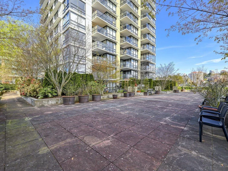 607-1 Renaissance Square, New Westminster, BC, V3M 0B6 - 24