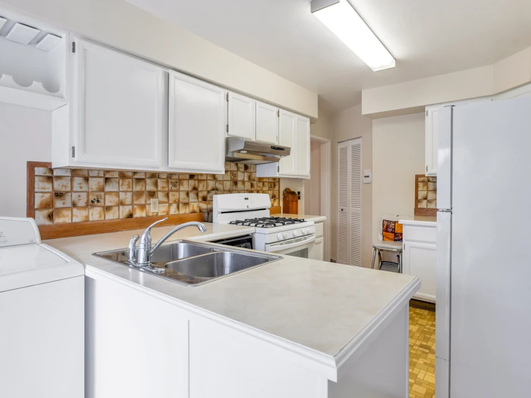 847 Gatensbury Street, Coquitlam, BC, V3J 5H6 - 10