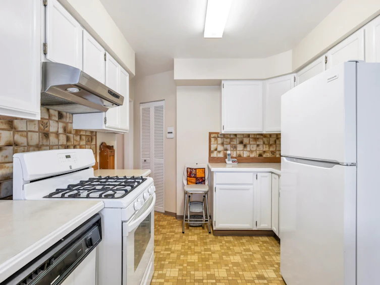 847 Gatensbury Street, Coquitlam, BC, V3J 5H6 - 11