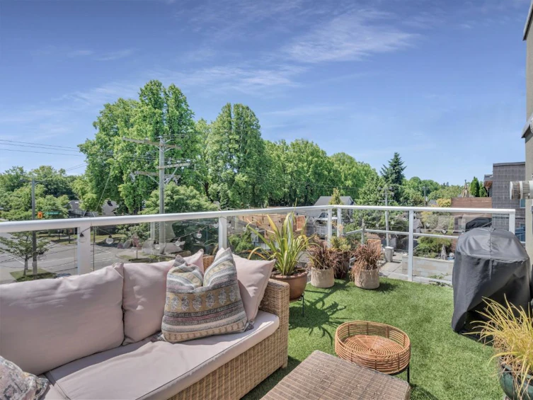 302-3280 West Broadway, Vancouver, BC, V6K 2H4 - 3