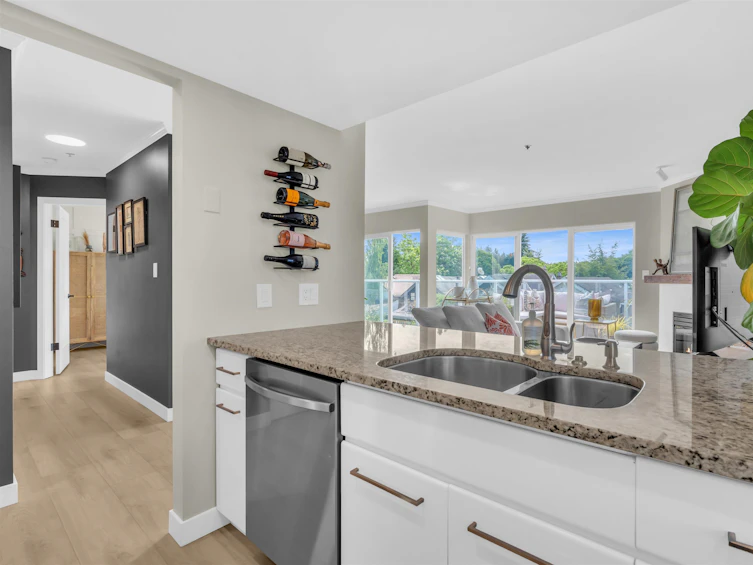 302-3280 West Broadway, Vancouver, BC, V6K 2H4 - 14