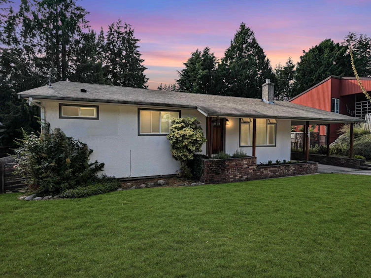 5221 Radcliffe Road, Sechelt, BC, V7Z 0C1