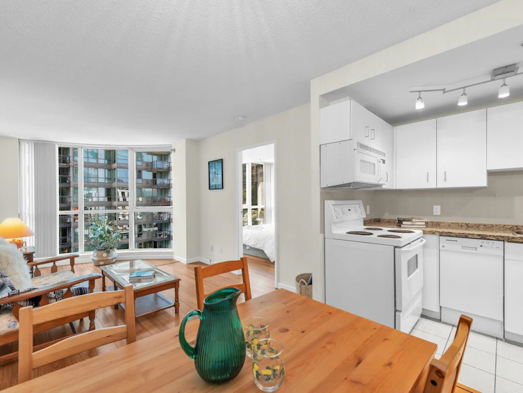 807-555 Jervis Street, Vancouver, BC, V6E 4N1 - 4