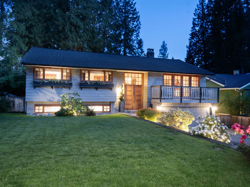 4318 Quinton Place, North Vancouver BC V7R 4A7