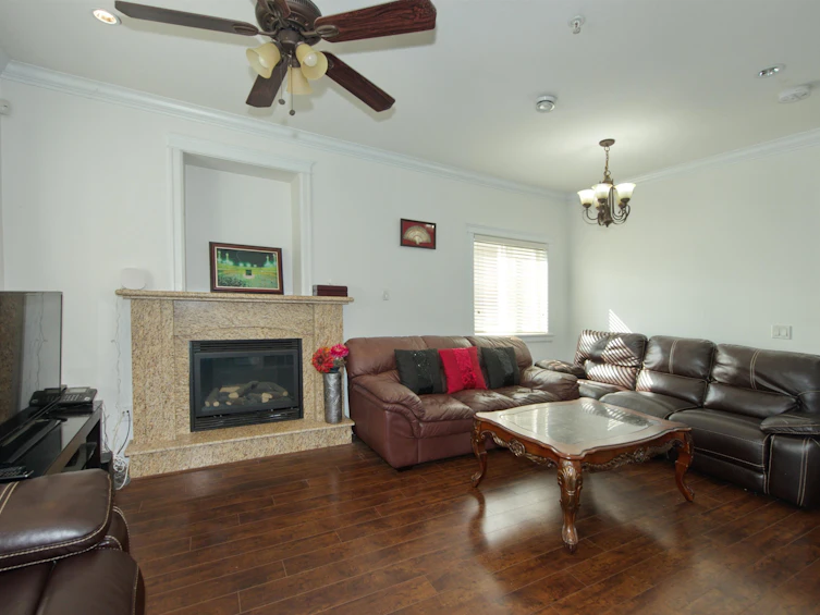 6727 Main Street, Vancouver, BC, V5X 3H4 - 2