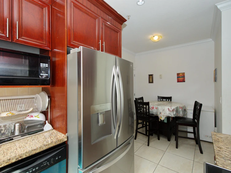 6727 Main Street, Vancouver, BC, V5X 3H4 - 6