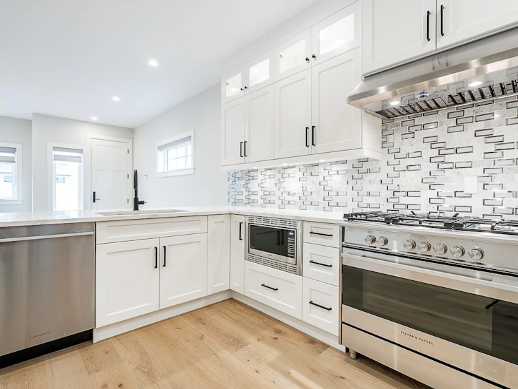 4907A 53 Street, Delta, BC, V4K 2Z3 - 8