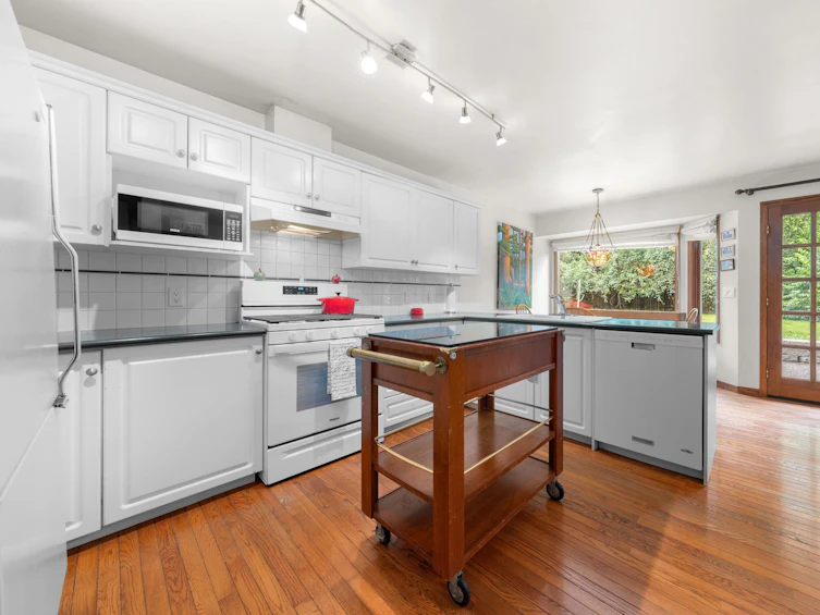 1635 Draycott Road, North Vancouver, BC, V7J 1W3 - 11