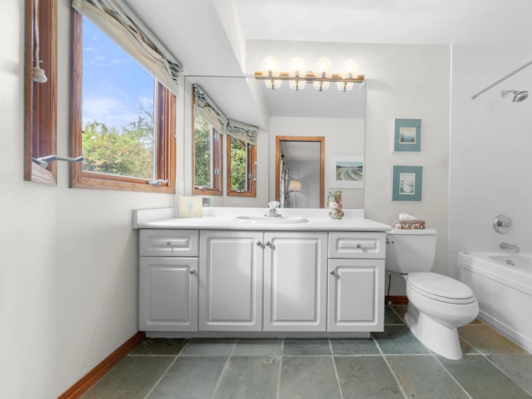 1635 Draycott Road, North Vancouver, BC, V7J 1W3 - 31