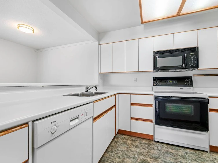 1102-33 Chesterfield Place, North Vancouver, BC, V7M 3K4 - 10