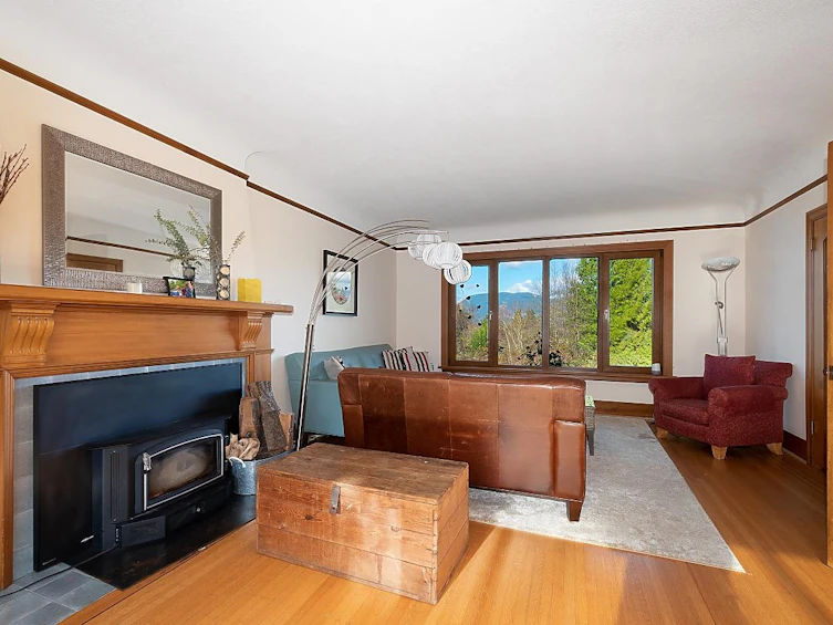 4086 W 8th Avenue, Vancouver, BC, V6R 1Z6 - 4