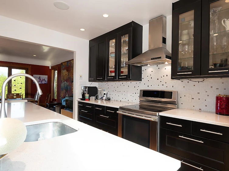 4086 W 8th Avenue, Vancouver, BC, V6R 1Z6 - 12