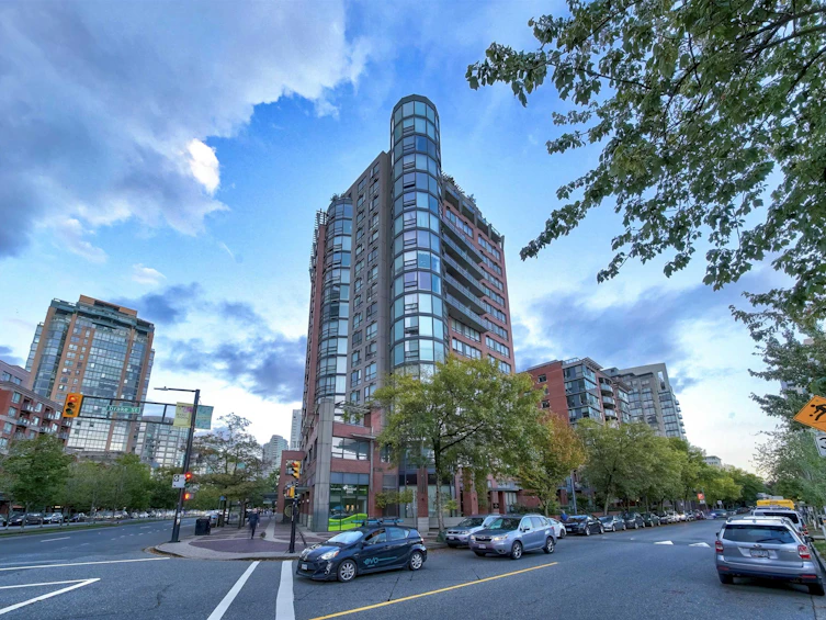 12E-199 Drake Street, Vancouver, BC, V6Z 2T9