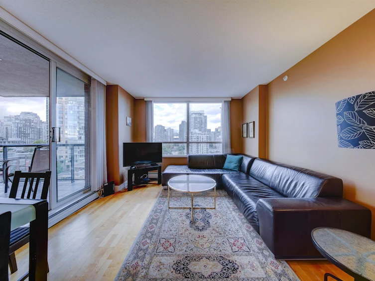 12E-199 Drake Street, Vancouver, BC, V6Z 2T9 - 4
