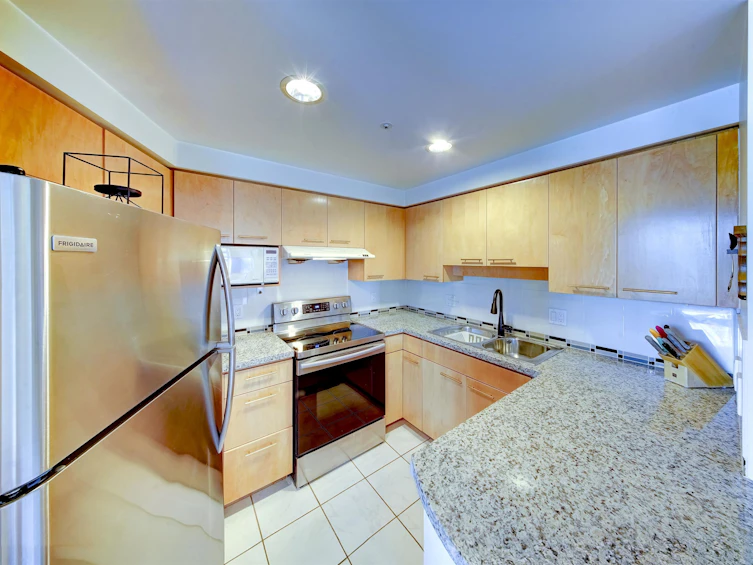 12E-199 Drake Street, Vancouver, BC, V6Z 2T9 - 10