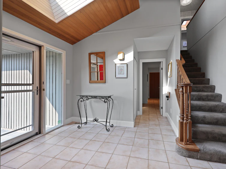 684 Wilding Place, North Vancouver, BC, V7N 4J2 - 4
