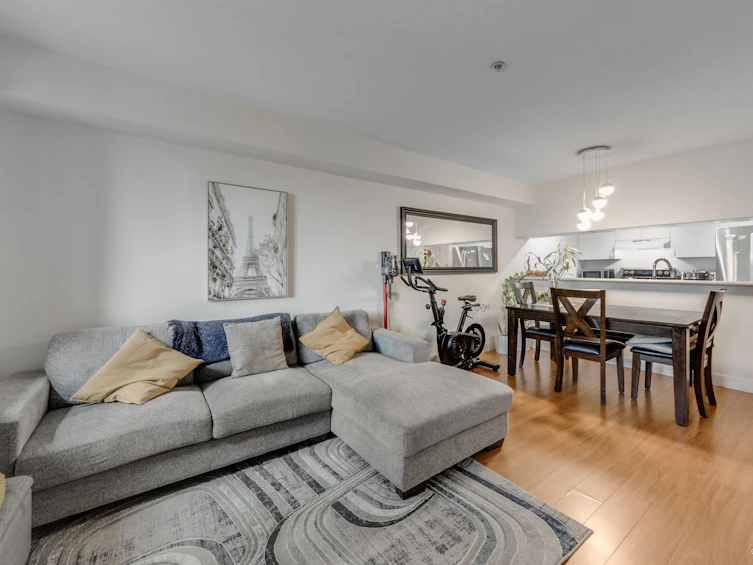 409-10533 University Drive, Surrey, BC, V3T 5T7 - 5