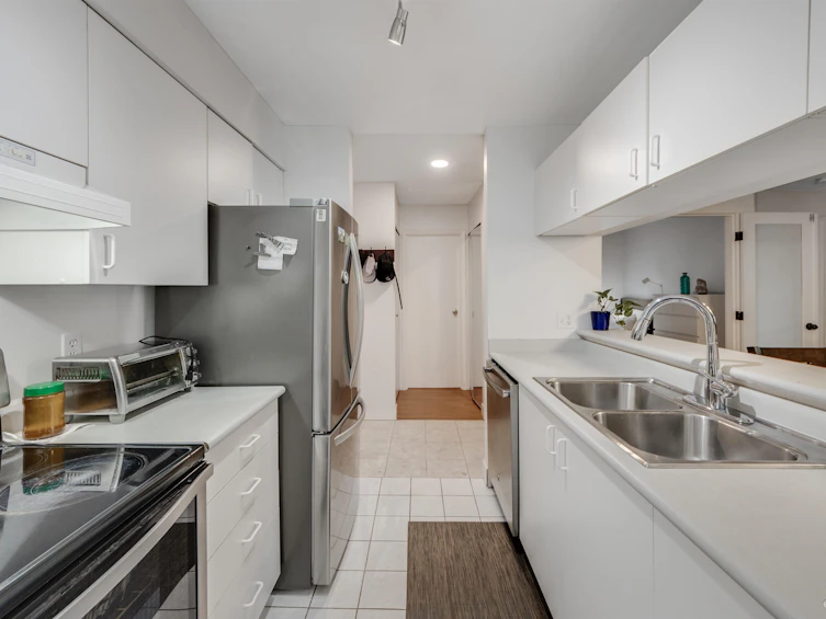 409-10533 University Drive, Surrey, BC, V3T 5T7 - 10
