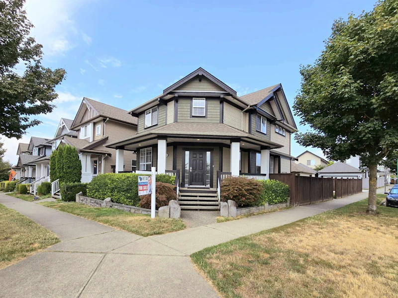 19095 69th Avenue, Surrey BC V4N 0A4