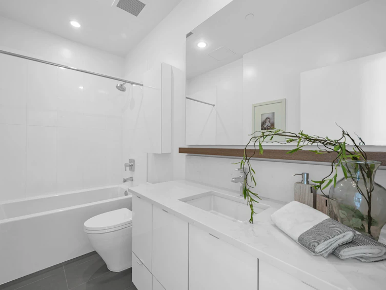 TH05-200 Nelson's Crescent, New Westminster, BC, V3L 0H4 - 14